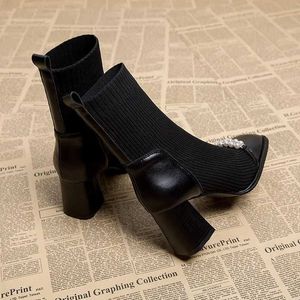 Sapatos mais quentes para mulheres moda coreana dedo do pé quadrado botas femininas inverno simples e versátil botas de tornozelo preto zapatos chunky mujer