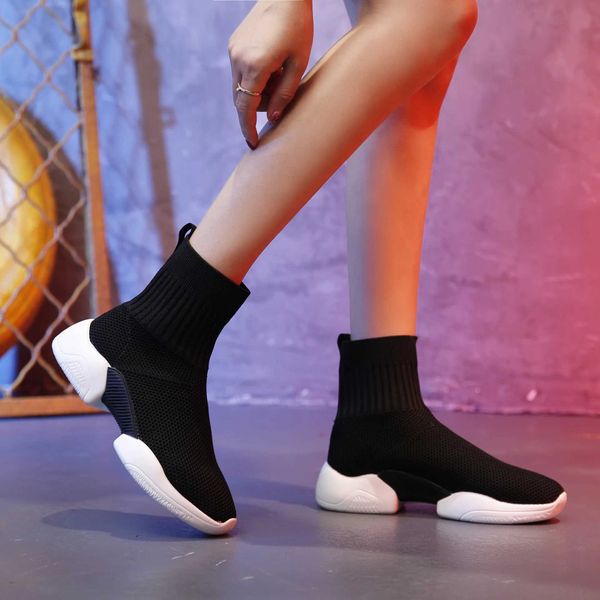 Calcetines elásticos más cálidos, zapatos para mujer, primavera Ins, versión coreana, zapatos deportivos de ocio, calcetines de punto voladores, botas