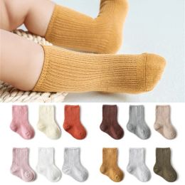 Réchauffeurs 3 paires Baby Girl Boy Socks Toddler Cotton bébé vêtements d'hiver Accessoires Couleur pure Coton Coton Baby Kids Choques pour l'automne