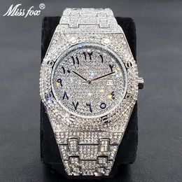 Bandas de reloj Relojes de diamantes completos de lujo para hombres Top Brand Hip Hop Iced Out Número árabe Moda Acero Reloj impermeable Drop 231204