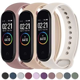 Watch Bands Xiaomi Mi Band 7 6 Sports Band Miband 6 NFC Silicone Remplacement de haute qualité Correa Mi Band 7 6 3 4 5 Watch Band 240424