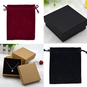 Boîtes de montres 2023 Mode Rouge Noir Bijoux Sacs cadeaux en velours pour boîte d'emballage avec cordon de serrage en gros 231215