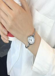 Regarder Bracelet Femme Étudiants ouverts Offrez des cadeaux d'anniversaire de filles Version coréenne du style Creative College Style Thin Chain Watches9136653