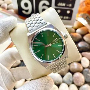 Montres montres AAA 2024 Hot Selling Mens Watch à 3 broches en acier inoxydable avec montre de calendrier