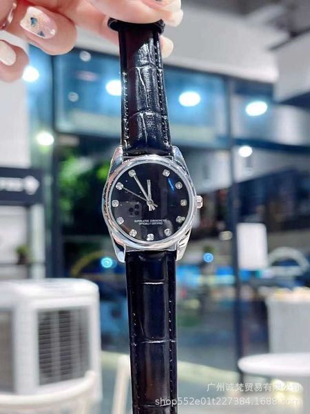 Regardez les montres aaa nouveau style regarder les femmes célèbres watch Laos Luxury Fashion Diamond Belt Quartz Womens Watch Tiktok Live Broadcast