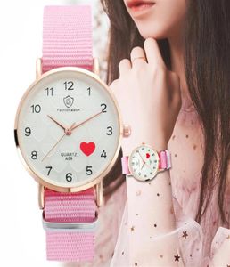 Regarder des femmes Fashion Casual Nylon Strap Style Watches Simple Lames039 Small Dial Quartz Clock Robe Women039s Watches Reloj 4960925