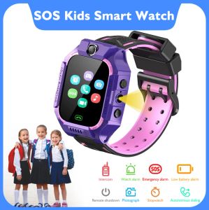 Montres 2G Kids SOS appelez Smart Watch LBS Tracker Emplacement SIM Carte Kid Watch Camera Voice Chat Smartwatch imperméable pour les cadeaux pour enfants