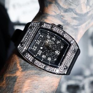 Horloges Grote herenhorloge Hip Hop Rock Stijl Rubberen Band Horloges voor Man Kalender Waterdicht Iceout Mannelijke Accessoires Klok dropshipping