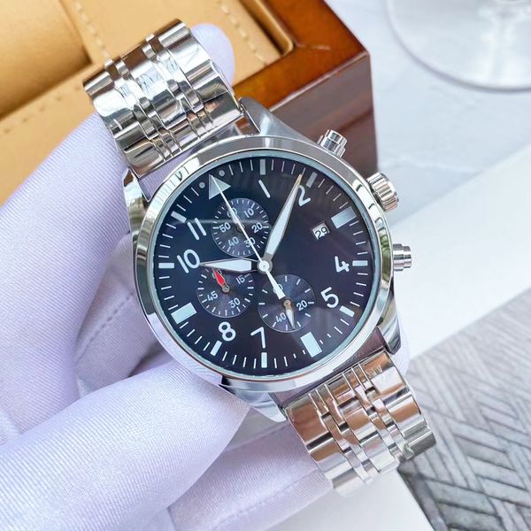 Montres Watch Designer Watch Automatic Quartz Movement Watchs 43 mm Chronograph Watch en acier inoxydable et Strip Montre de Luxe Calendar Pilot Watch