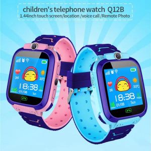 Montres Kids Smart Watch SOS GPS Emplacement Tracker Vocal Call Chat Caméra Caméra de poche Lampe de poche imperméable Smartwatch Children HD Touch Screen Watch