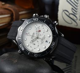 Watchmen 2023 2024 Nouvelle marque Business Business Men Paneraisiss Omegas Watches Classic Round Case Quartz Watch Wristwatch Clock Mens Watch Rubber Watch Band Ome-03