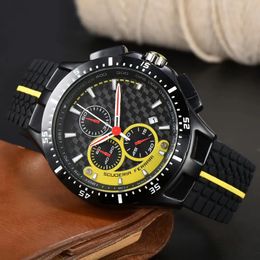 Watchmen 2024 hommes Regarder New Watch Top Bandraping Rubber Watch Band Business Quartz Casual Watch Men's Three Eyes Multifonction Chronograph FR-01