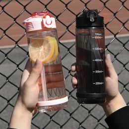 Bouteille d'eau 500/700ML portable grande capacité bouteille d'eau sport paille tasse étudiant en plastique tasse d'eau étanche 231030