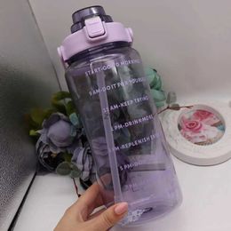 water bottle Grande capacité 2L bouteille d'eau de sport avec paille Portable Fitness vélo tasse bouilloire transparente pour voyage sur route en plein air tasse en plastique YQ240110