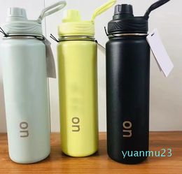 Bouteille d'eau Bouteilles de fitness de yoga sous vide Pailles de couleur pure simples Gobelet isolé en acier inoxydable Tasses avec couvercle Tasse cadeau d'isolation thermique