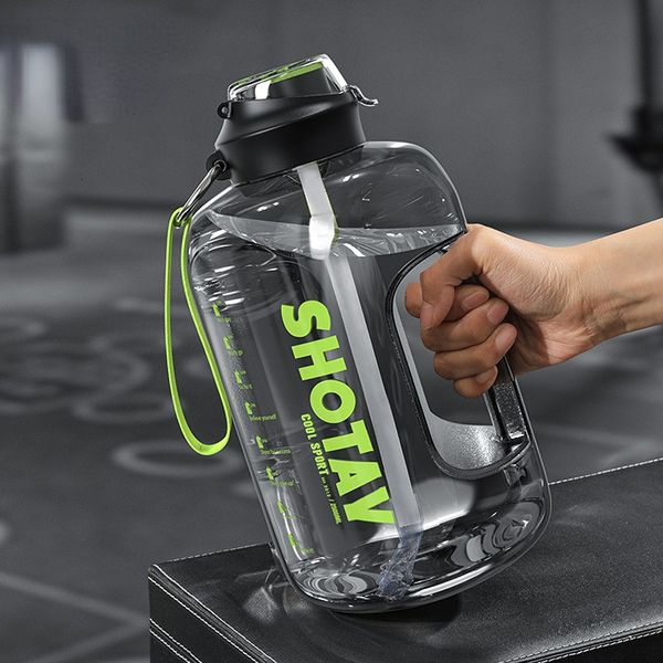 Bouteilles d'eau 1,5/2/2,5 Grandes bouteilles de voyage portables pour l'entraînement Sport Fitness Tasse avec échelle de temps Litre Bouteille d'eau avec paille 230718