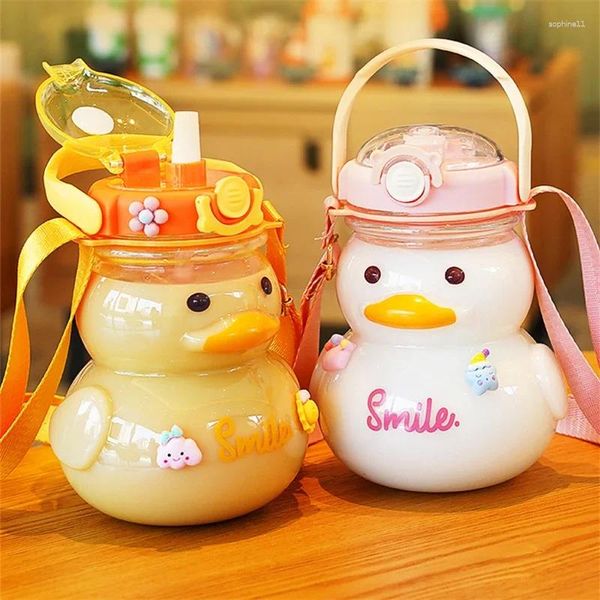 Bouteilles d'eau 1pc 1000ml bouteille de canard mignon avec sangle paille pour filles tasse en plastique portable potable enfants sans BPA