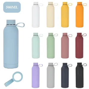 Bouteilles d'eau 1PC 500 ml / 17oz 304 Tasse d'isolation en acier inoxydable avec bouche à bouche portable à la bouche portable à la poignée de bouteille de sport