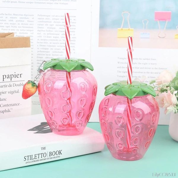 Bouteilles d'eau 1pc dessin animé fraise paille tasse en plastique belle fille portable été