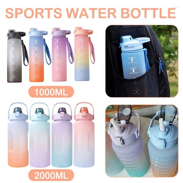 Bouteilles d'eau 2 / 1L Marqueur de temps de bouteille de grande capacité portable BPA BPA Grosted Cup For Sports Outdoor Boire avec de la paille
