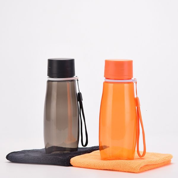 Bouteilles d'eau 350ML Bouteille d'eau pour enfants Ensemble Bouteille en plastique avec serviette Portable Double paroi Été Tasse froide pour étudiant Cadeau 230428