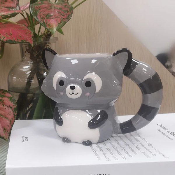 Bouteilles d'eau 3d mignon animal tasse raton laveur simulation animal tasse à café tasse en céramique cadeau d'anniversaire 231129