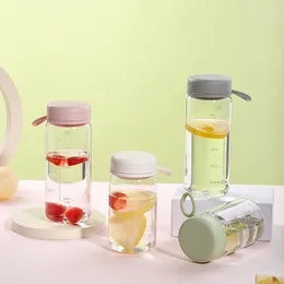 Bouteilles d'eau 450/600 ml bouteille en plastique transparent simple avec matériau de matériau PC gradué poignée en silicone et partition de thé