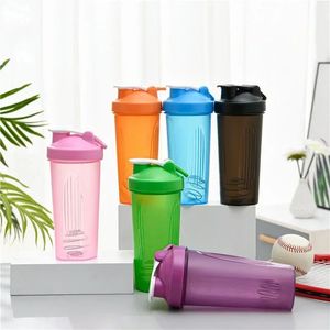 Waterflessen 600 ml draagbare eiwitpoeder shakerfles lekvrije waterfles voor sportschool fitnesstraining sport shaker mengbeker met schaal 231204