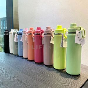 Botellas de agua 710 ml Lulu Taza aislada Deporte Gimnasio Vacío Portátil A prueba de fugas Termo de acero inoxidable al aire libre Color puro 231121