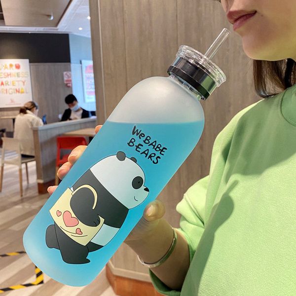 Bouteilles d'eau Botol air beruang Panda 1000ml dengan sedotan transparent botol kartun buram anti bocor pengocok Protein bebas Bpa 230425