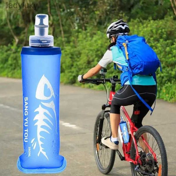 Bouteilles d'eau Cages Bouteille souple Flacon pliable sans BPA Sac d'hydratation en TPU Sac de sport en cours d'exécution pour la randonnée Fitness Cyclisme Camping L240124