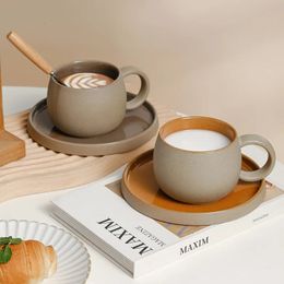 Waterflessen Keramische Mok Schotel Espressokopje Set Eenvoudig Creatief Kantoor Afternoon Tea Stoare Japanse Stijl Drinkgerei 231205