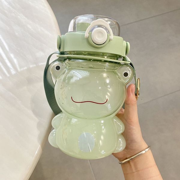 Bouteilles d'eau Enfant Mignon Grenouille Ours Bouteille Portable Grand Sport Clair avec Paille et Sangle Double Boisson Gobelet En Plastique 230714