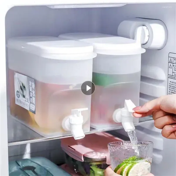 Bouteilles d'eau boive du robinet autonome seau peut mettre le réfrigérateur à économiser un espace ustensiles de consommation durable et fiable