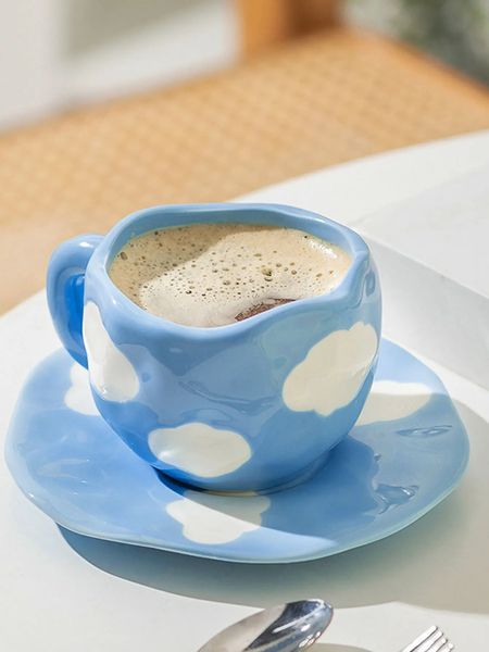 Botellas de agua Flor pintada a mano Taza de café de cerámica Taza de oficina en casa con plato Cuchara Desayuno Jugo de leche Mango de té Juego de vasos de regalo 231130