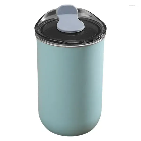 Bouteilles d'eau tasse de café isolée 300 ml