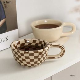 Bouteilles d'eau irrégulière damier tasse à café tasses en céramique lait thé après-midi tasse Drinkware tasses 231205