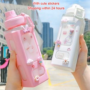 Waterflessen kawaii shaker pastel met stro 700 ml900 ml plastic reistheelkam draagbare schattige gourde drinkcadeau voor meisje 221122