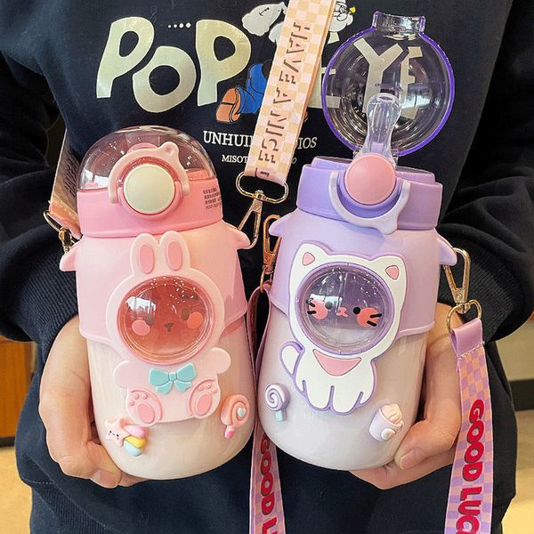 Botellas de agua Botella para niños Kawaii Lindo con pegatinas de paja Verano Taza de plástico de alta temperatura Estudiantes portátiles Escuela Vaso para beber 221025