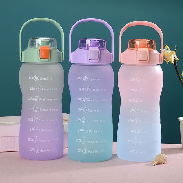 Botellas de agua Gradiente de gran capacidad Taza de plástico PC de verano Botella de agua deportiva helada Taza de paja Cilindro redondo ecológico Adultos portátil 230428