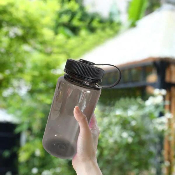 Botellas de agua Jarra de gimnasia a prueba de fugas Portables de 20 oz deportes con mango para niños adultos de bebida reutilizable