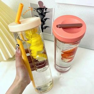 Bouteilles d'eau bouteille en plastique avec des pênes infusier de thé à thé à tasse de fitness portable sport extérieur voyage à boire