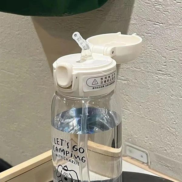 Bouteilles d'eau tasse en plastique avec paille Simple grande capacité Portable résistant aux chutes et outil de barre
