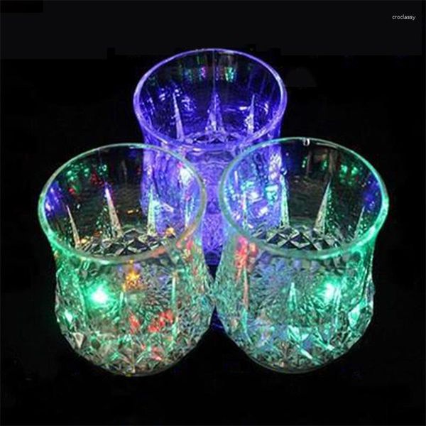 Bouteilles d'eau en plastique coupe légère verres à vin boisson liquide lumineuse colorée Induction rougeoyante Led Module d'ananas