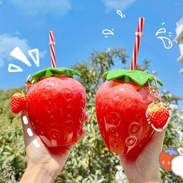 Botellas de agua Taza de bebida fría portátil Ins Fresa linda con paja Plástico transparente creativo para niños Niña Estudiante