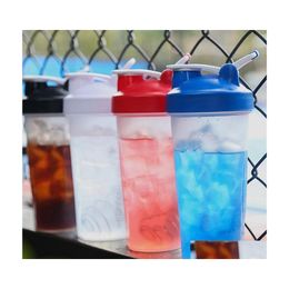 Botellas de agua Botella de coctelera deportiva portátil Jugo Batido de proteína en polvo Mezcla a prueba de fugas Taza de batido con bolas Bpa Fitness Drinkwar DHZI6