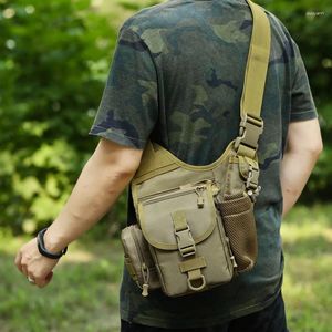 Waterflessen QWE123 Outdoor Boutique Borsttas Tactische fles voor heren Trendy sport Messenger Cam met één schouder