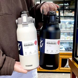 Waterflessen Roller thermos grote capaciteit met rietje roestvrij staal en koude kopjes vacuüm vlam gym 231121