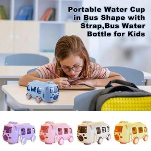 Bouteilles d'eau bouteille de forme de bus scolaire été mignon mignon tasse de paille tasse de paille à l'épreuve avec bandoulière pour voyages