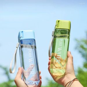 Waterflessen Eenvoudige vierkante fles Gepersonaliseerde 500ml Draagbare creatieve beker Lekvrij Hittebestendig Plastic Sport
